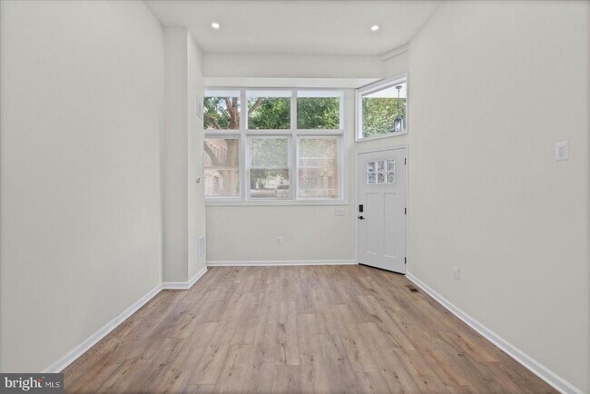 Photo - 1723 E Lombard St
