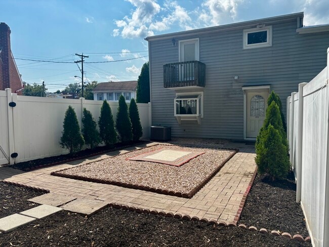 Photo - 136 West St