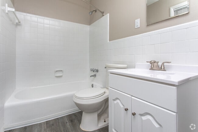 1BR, 1BA - 740SF