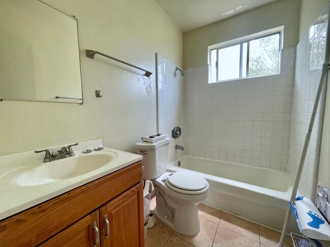 Photo - 315 E Avenue 31 Unit 4