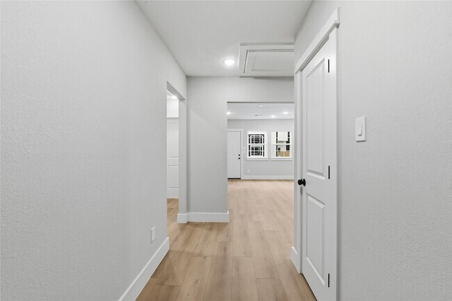 Photo - 4610 Providence St Unidad A