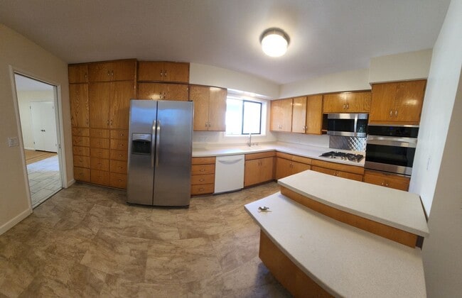 Photo - 5 Bedroom 3 bathroom in close proximity to POLY CAMPUS!