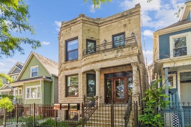Building Photo - 1927 N Lawndale Ave Unit B
