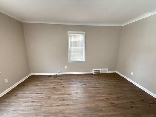 Photo - Renovated 3-Bedroom Home – We Welcome Sect...