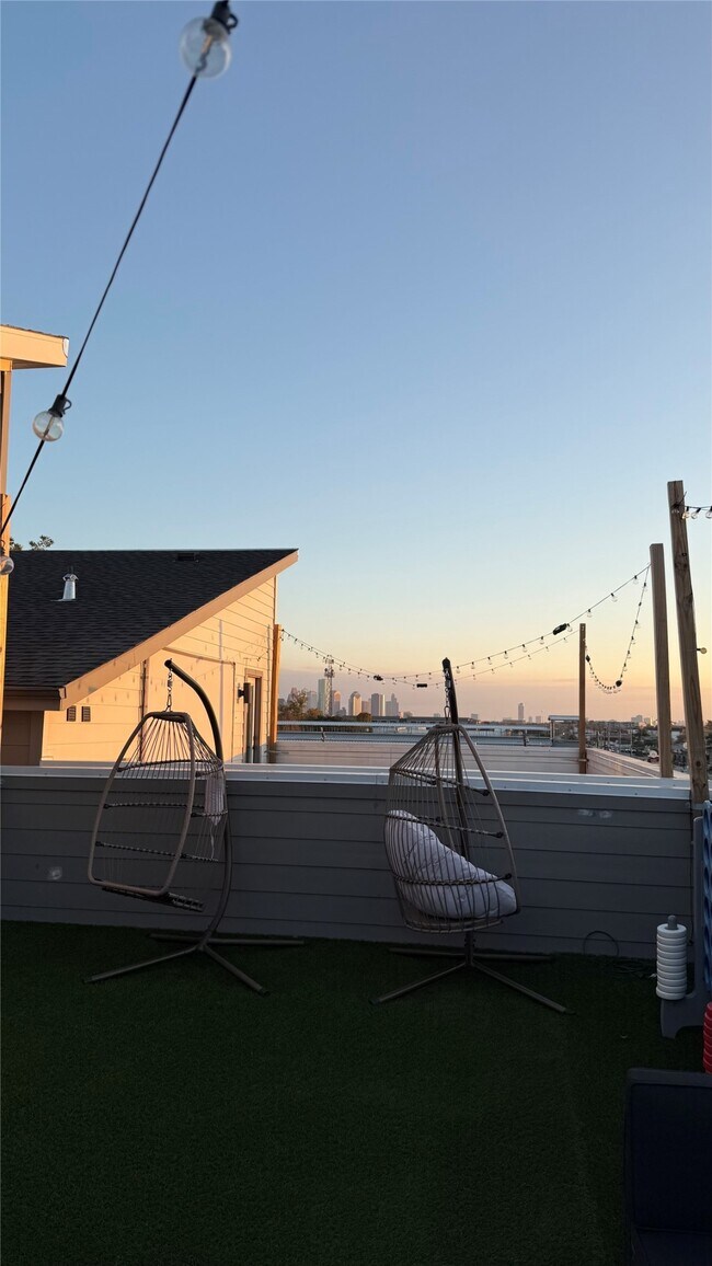 Photo - 1305 E 27th St