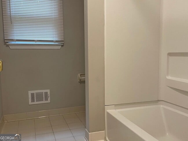 Building Photo - 60 Sentry Oak Ct