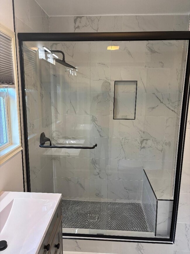 Building Photo - 1329 S Highland Ave Unit 1329 Rental