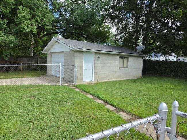 Photo - 1091 Bicknell Ave