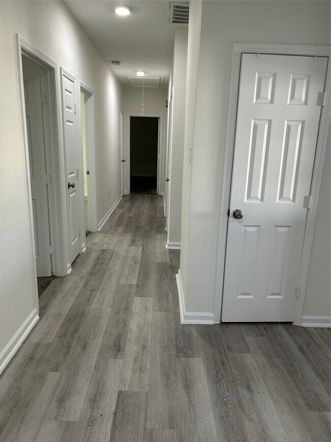 Photo - 10906 Southview St