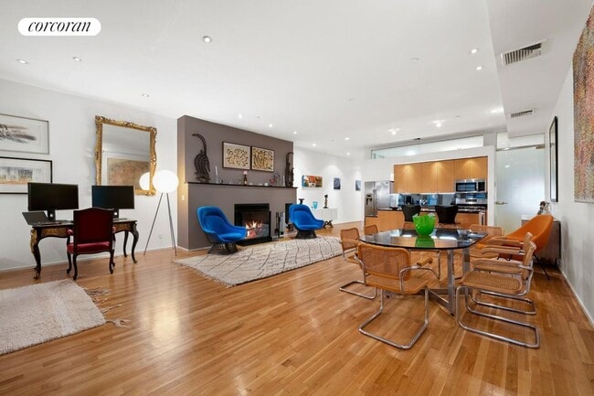 Photo - 129 Duane St