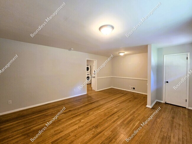 Photo - 2572 Woodgreen Dr