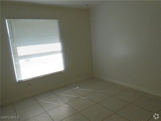 Building Photo - 4946 Golfview Blvd Rental