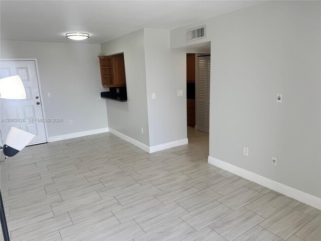 Building Photo - 8075 NW 7th St Unit 403