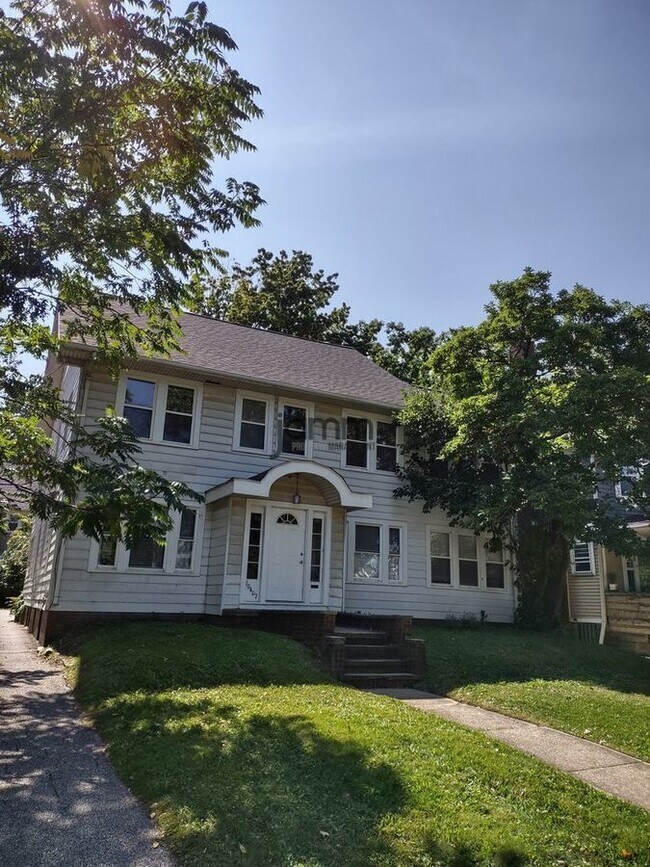 Photo - 10407 Clifton Blvd Unidad UPPER