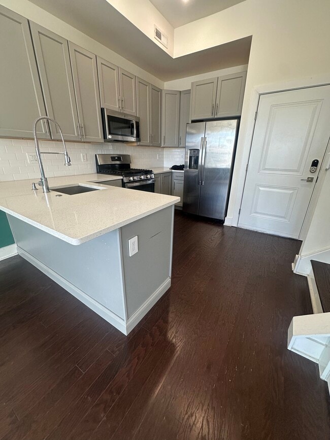 Kitchen - 516 W Montgomery Ave Unit 3