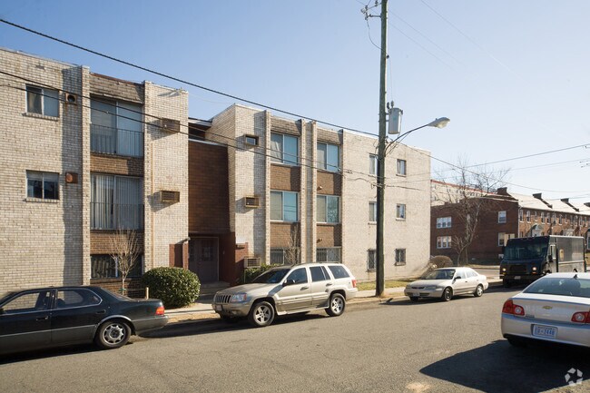 Photo - 201-225 36th St NE