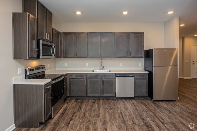 2BR, 2BA - 923SF