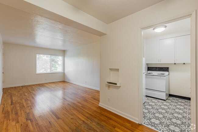1BR, 1BA - 500SF - Living Room