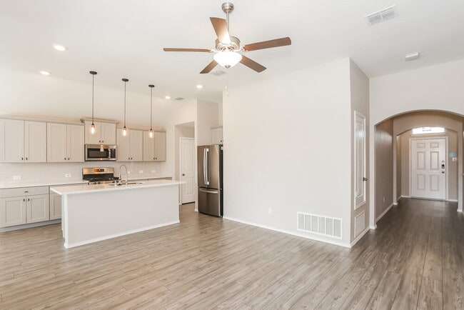 Photo - 825 Amberwood Ct