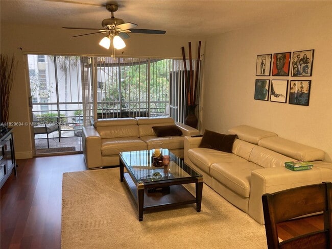 Building Photo - 469 N Pine Island Rd Unit B206 Rental