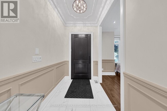 Photo - 752 Hillview Crescent
