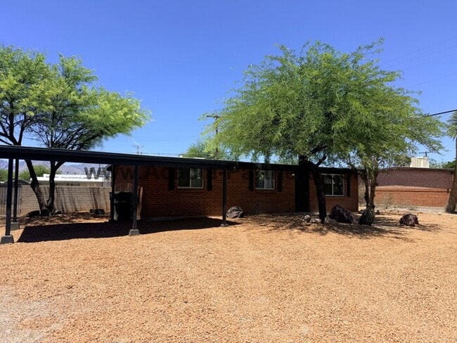 Building Photo - Three Bedroom/Two Bath Home