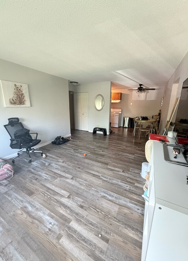 Building Photo - 814 11th Ave SE Unit 201