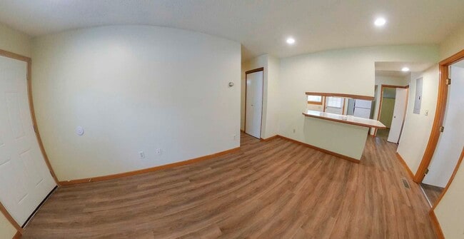 Photo - 3D Tour Available - 3 Blocks from Campus + Fenced-in Yard + Washer & Dryer! Available June 13th!