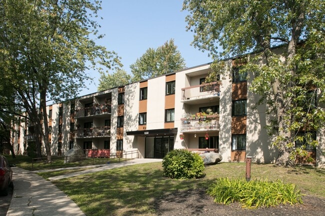 Building Photo - 1530 Avenue Filion Unit 307