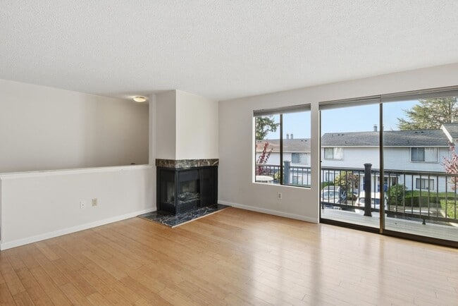 Photo - 2Bd/1.5Ba Bellevue Townhouse
