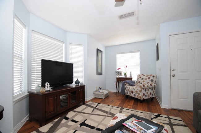 Kensington Station - Kensington Station