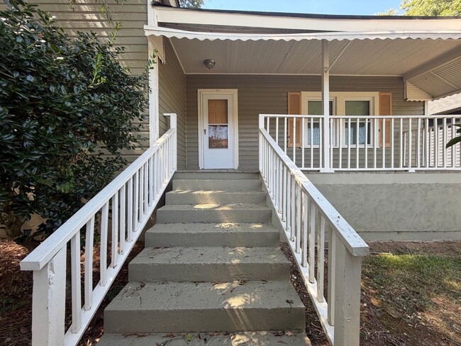 9 N McLin St SW