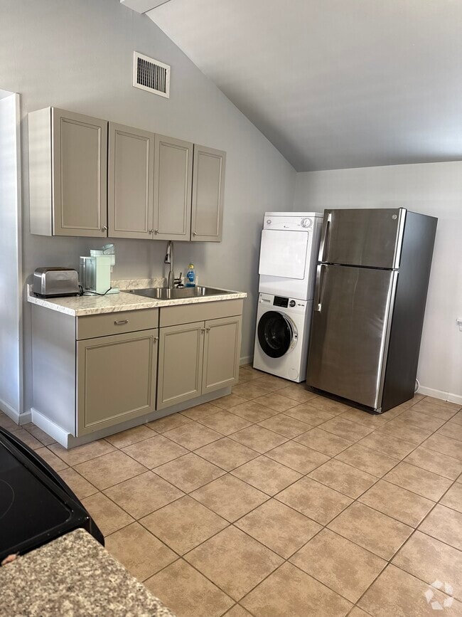Building Photo - 838 2nd St Rental