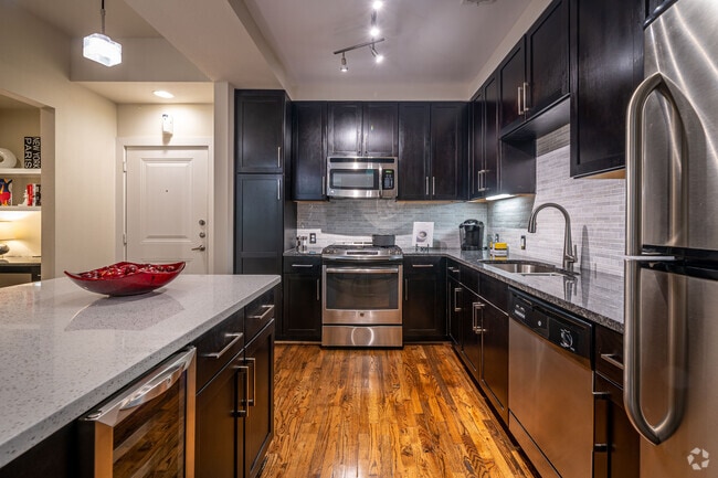 1BR, 1BA - 941SF