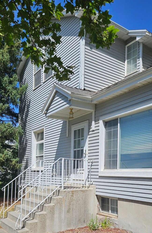 Building Photo - Timeless Charm, Modern Living — 4-Bed Gem ... Rental