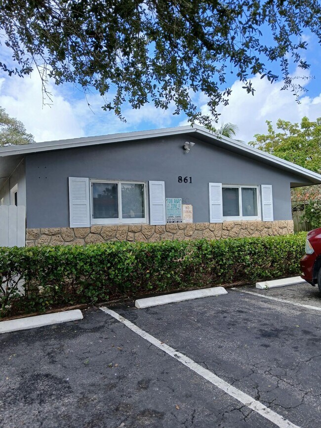 Building Photo - 861 SW 10th Dr Rental