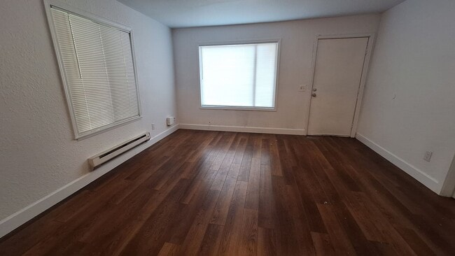 Photo - 4 bed 1.5 bath home walking distance to Lo...