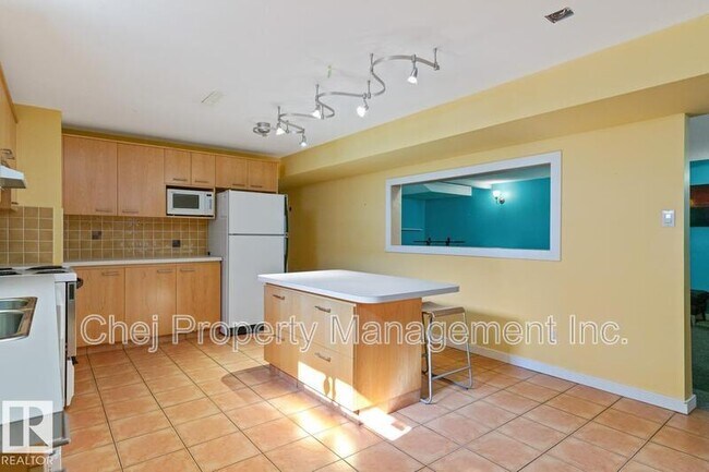 Photo - 8007-8128 128 Ave NW