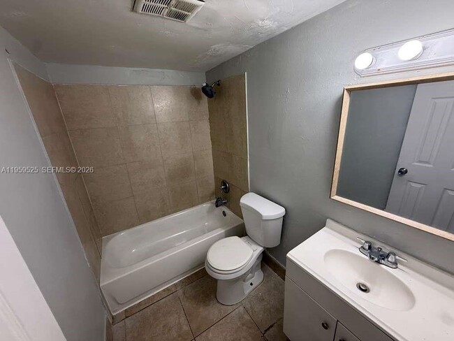 Photo - 101 NE 41st St Unidad A1