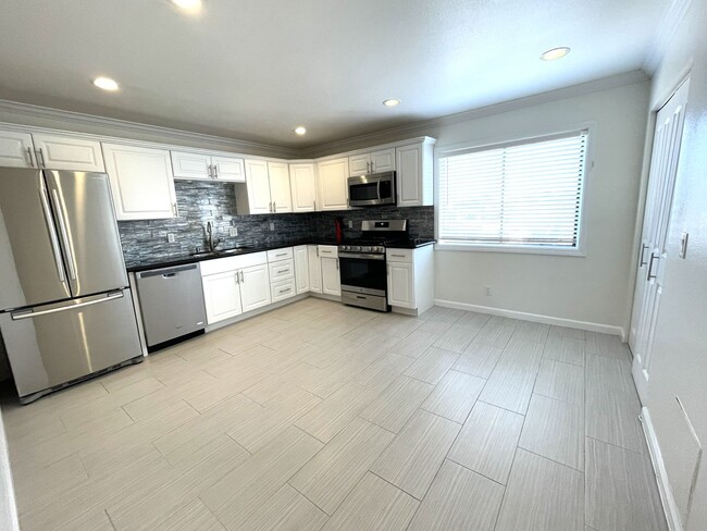 Photo - 1967 Plaza del Amo Plz Unit B