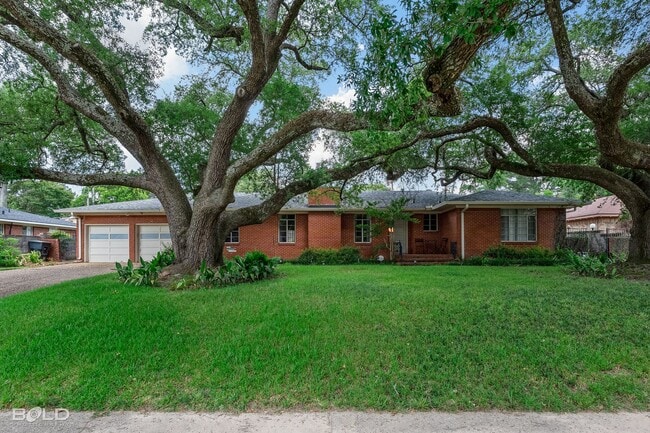 Building Photo - UPDATED MID-CENTURY MODERN HOME WITH SPECIAL CHARACTER