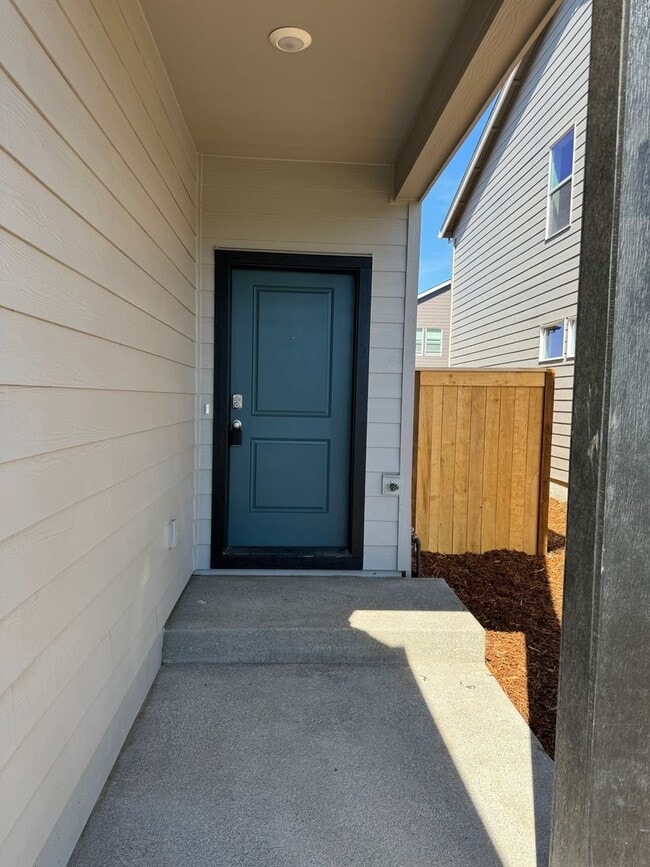 Photo - 4 bedroom 2.5 bathroom in Marcola Meadows!