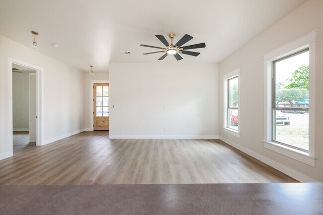Photo - 3407 Garrow St
