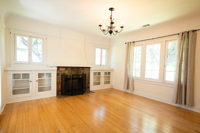 Photo - 1726 N Los Robles Ave