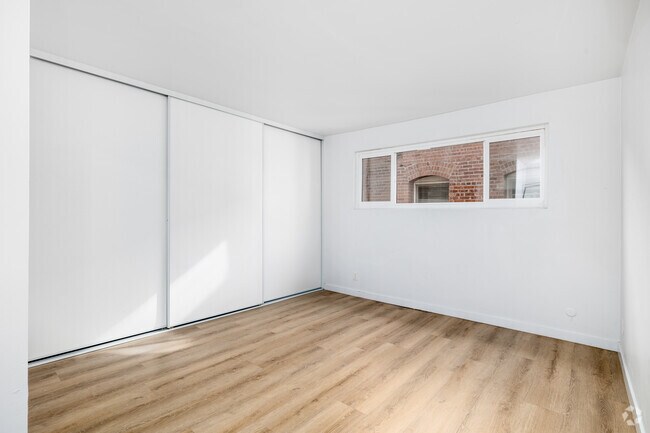 2BD, 2BA - 900SF - Primary Bedroom