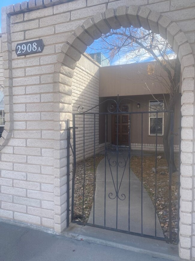 Photo - Cute Townhouse in Telshor Area, Available Now!!!!