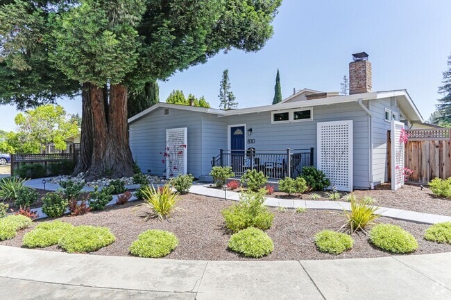 Building Photo - FULLY RENOVATED 3 BEDROOM, 2 BATHROOM IN E... Rental