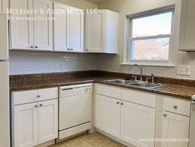 Photo - 909 Westminster Ln