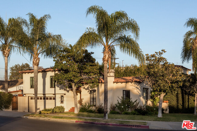 Photo - 1650 S Crest Dr House