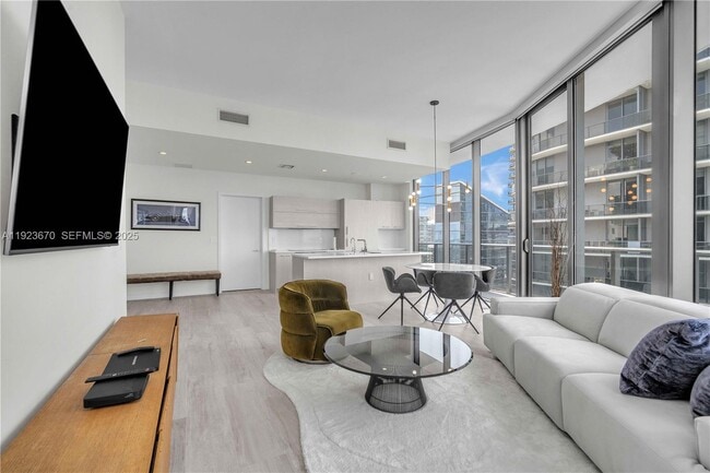 Photo - 55 SW 9th St Unit 4403